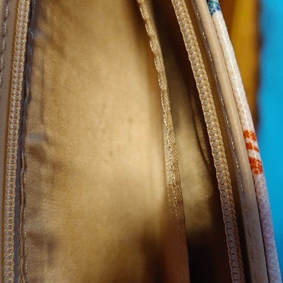 GUESS LOS ANGELES WALLET - Picture 9 of 12